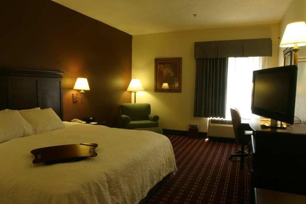 Hampton Inn Kansas City Блу-Спрингс Экстерьер фото