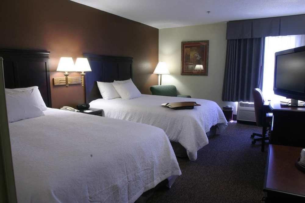 Hampton Inn Kansas City Блу-Спрингс Экстерьер фото