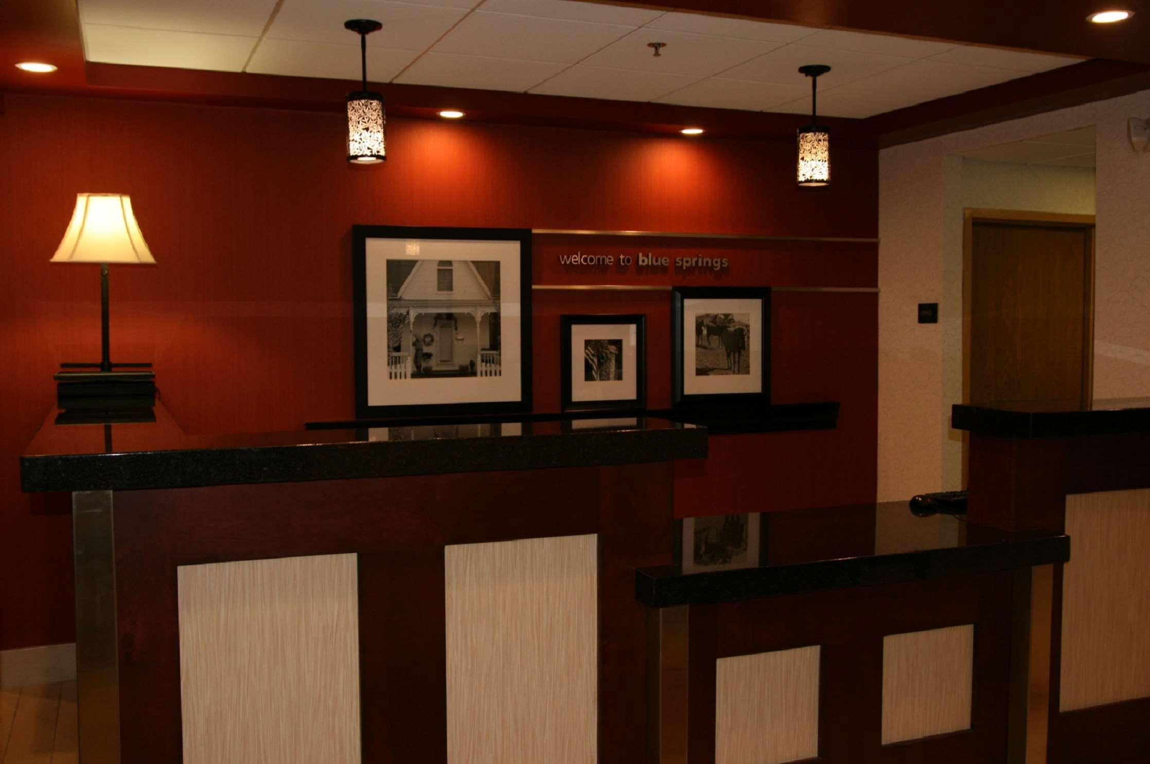 Hampton Inn Kansas City Блу-Спрингс Экстерьер фото