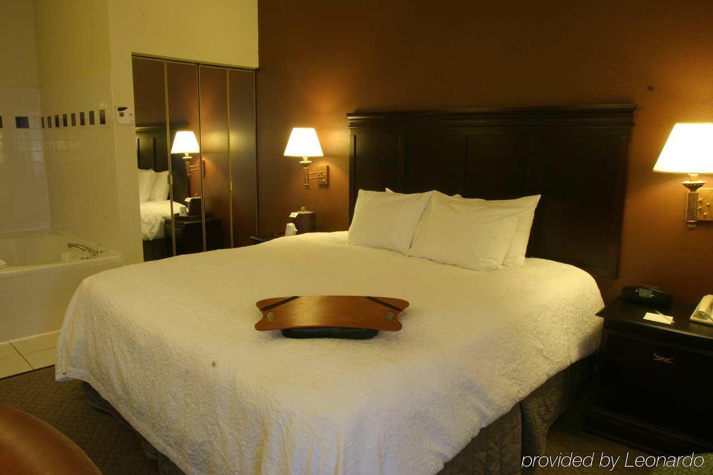 Hampton Inn Kansas City Блу-Спрингс Экстерьер фото