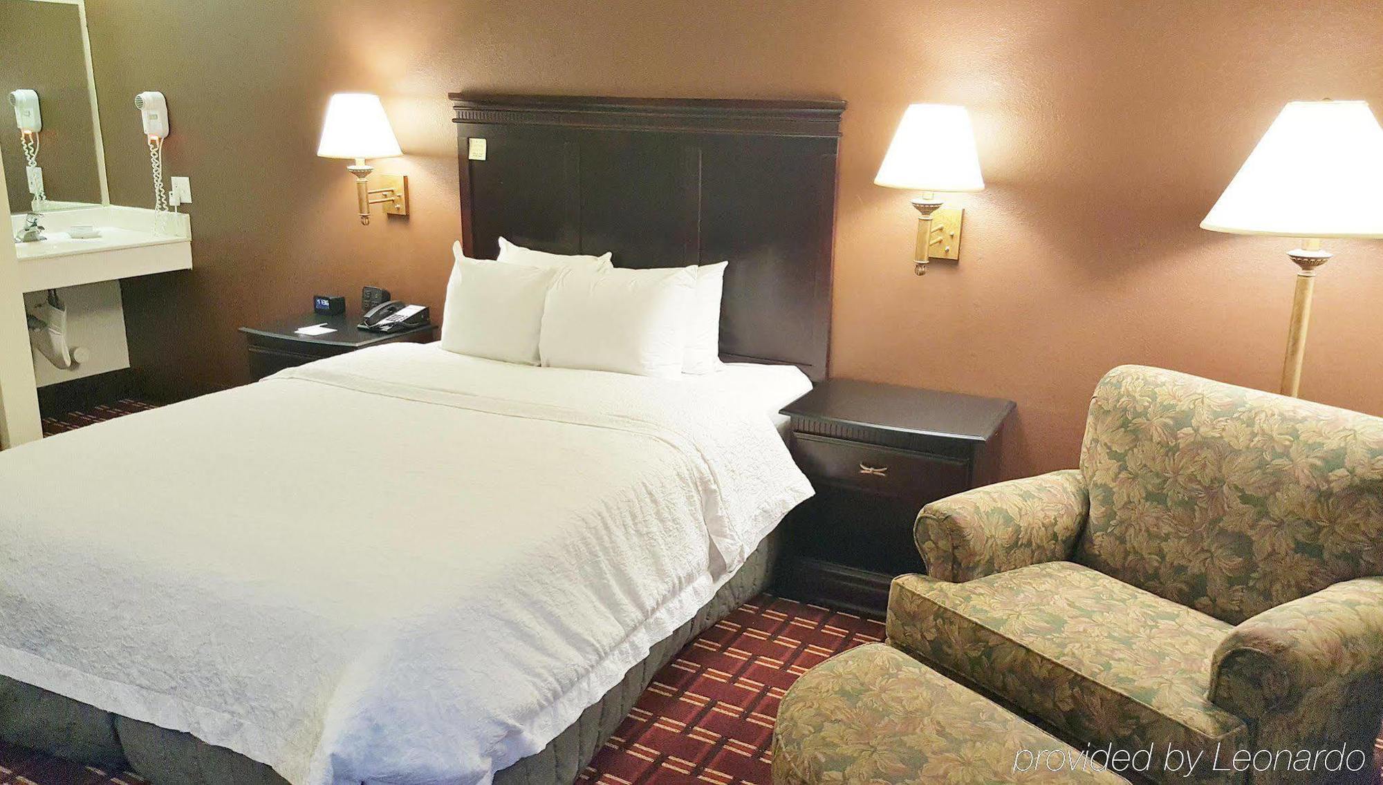 Hampton Inn Kansas City Блу-Спрингс Экстерьер фото