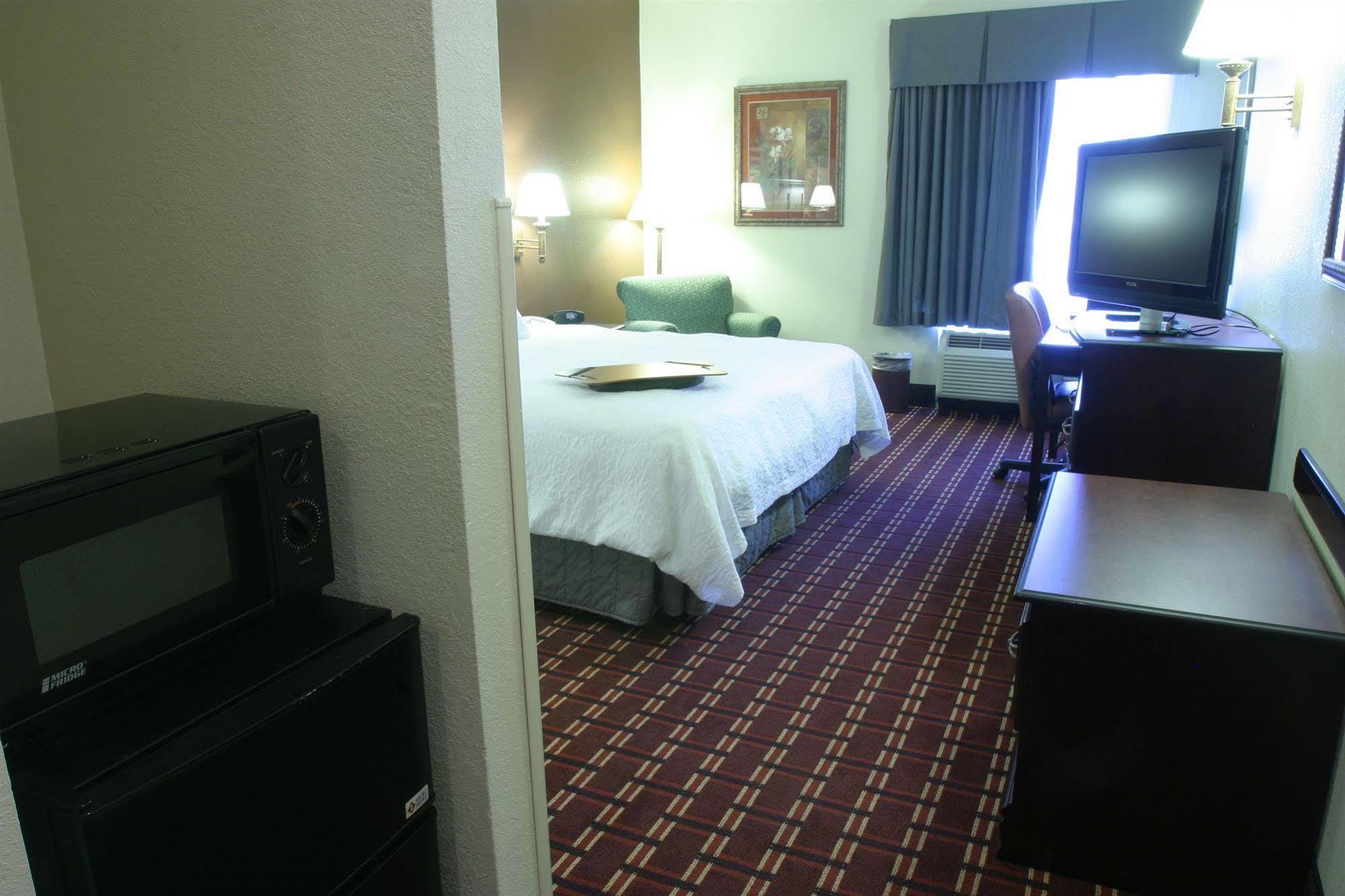 Hampton Inn Kansas City Блу-Спрингс Экстерьер фото