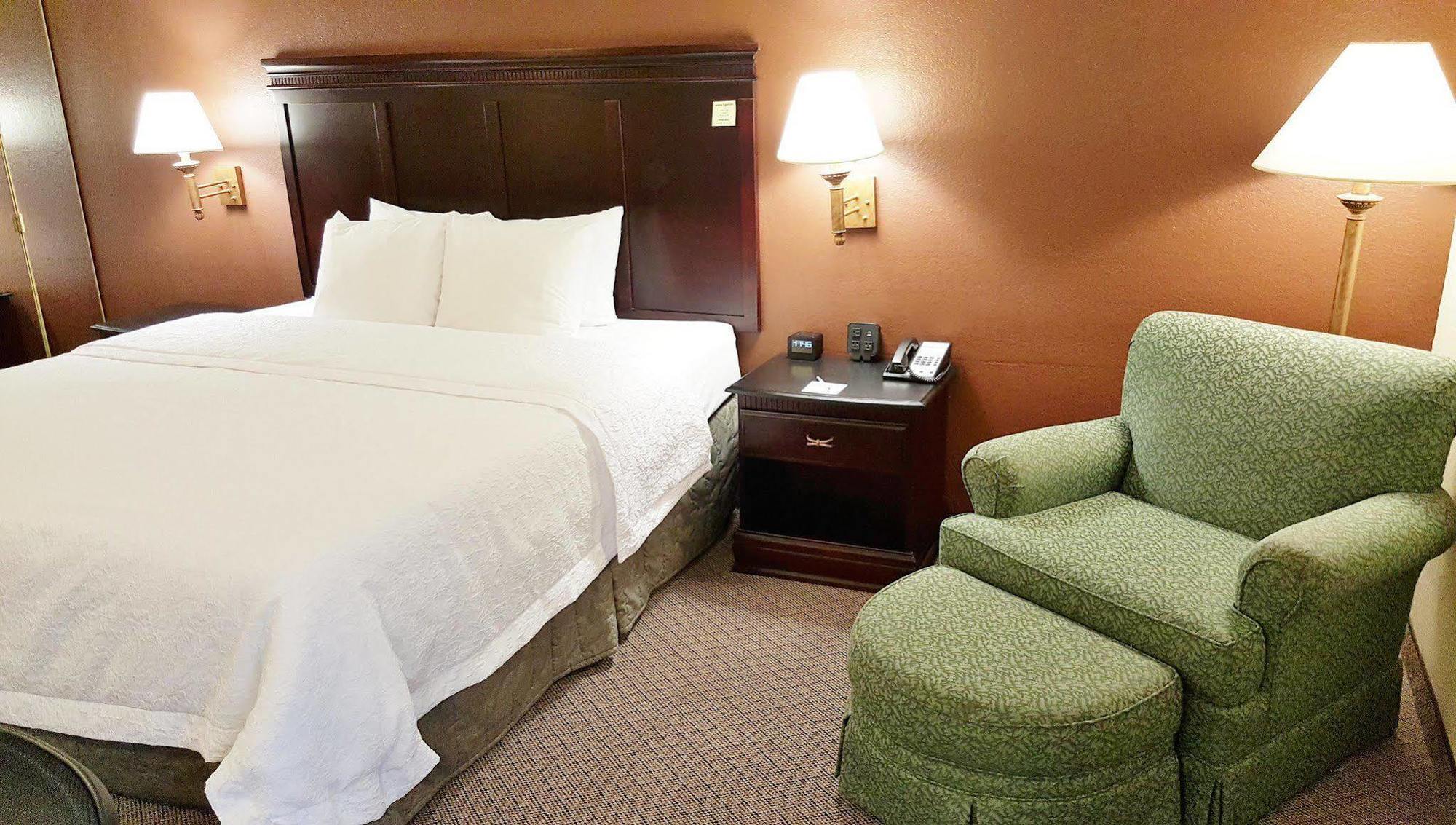 Hampton Inn Kansas City Блу-Спрингс Экстерьер фото