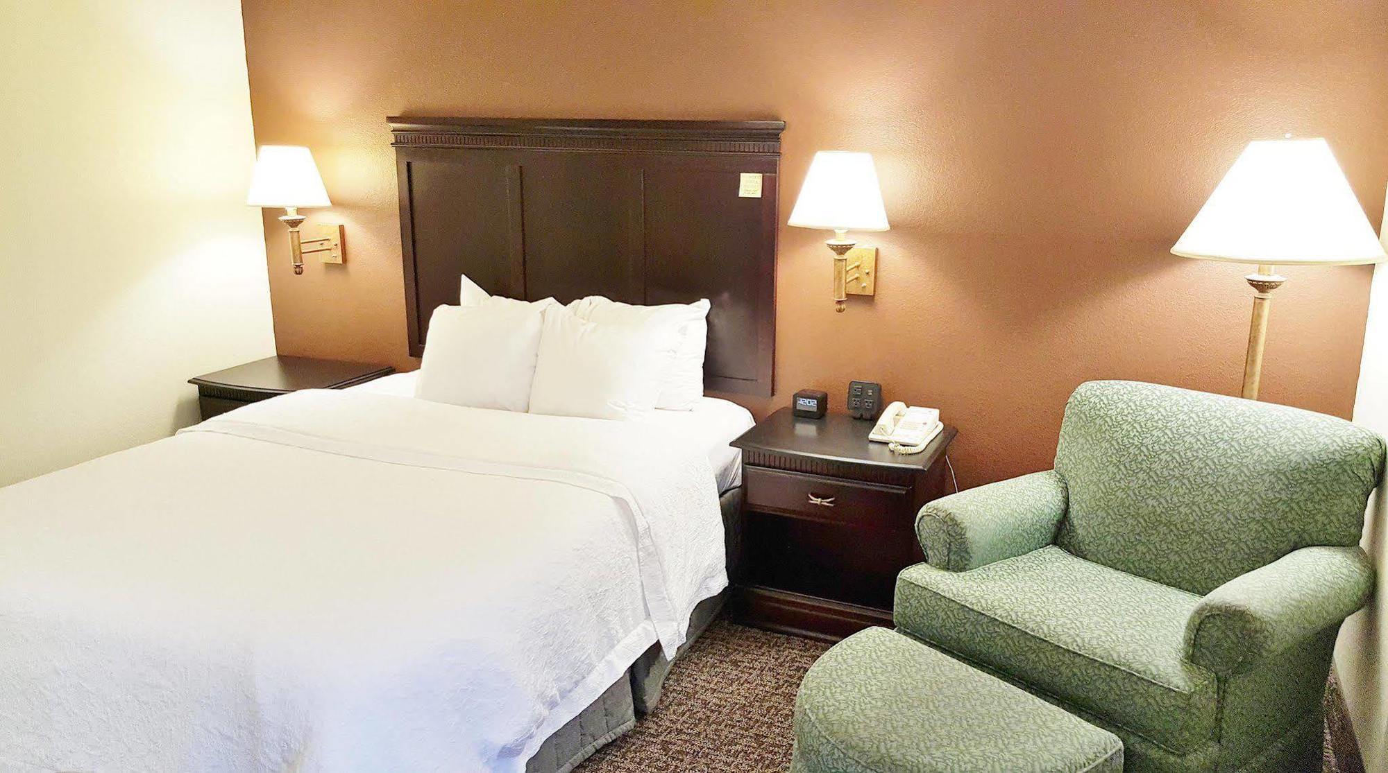 Hampton Inn Kansas City Блу-Спрингс Экстерьер фото
