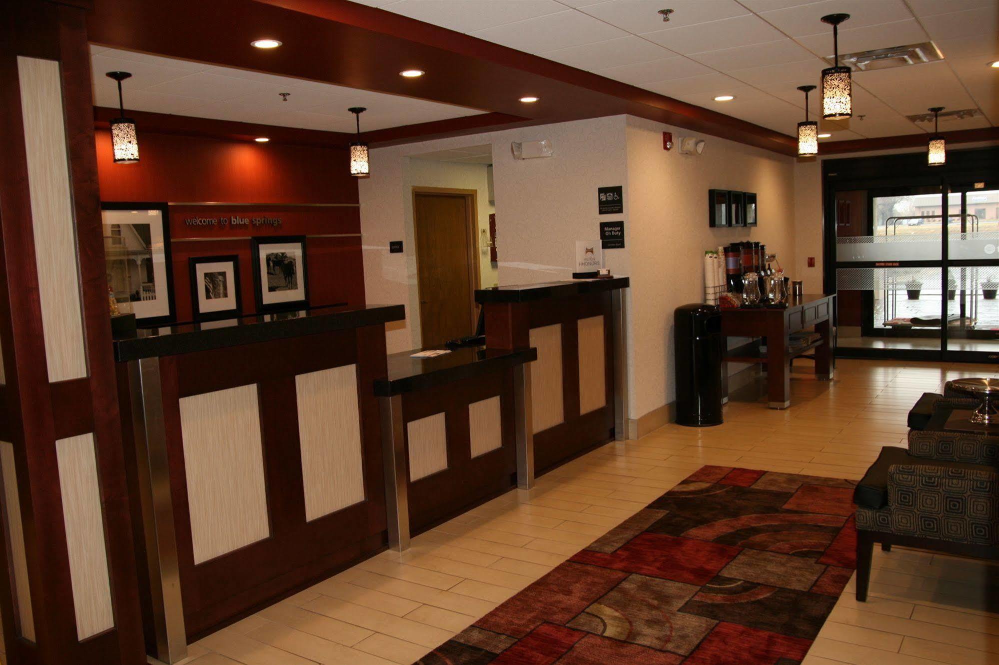 Hampton Inn Kansas City Блу-Спрингс Экстерьер фото