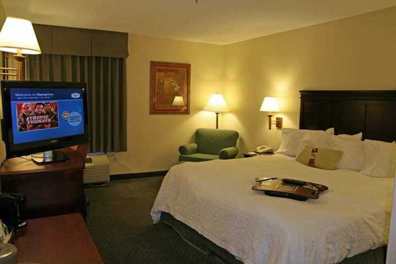 Hampton Inn Kansas City Блу-Спрингс Номер фото